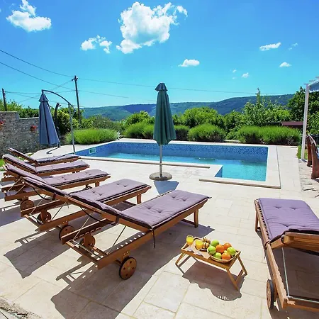 Charming In Rasa With Swimming Pool * Trget