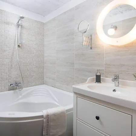 Villa Charming In Rasa With Swimming Pool Trget