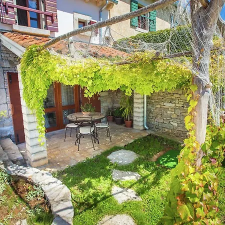 Villa Charming In Rasa With Swimming Pool